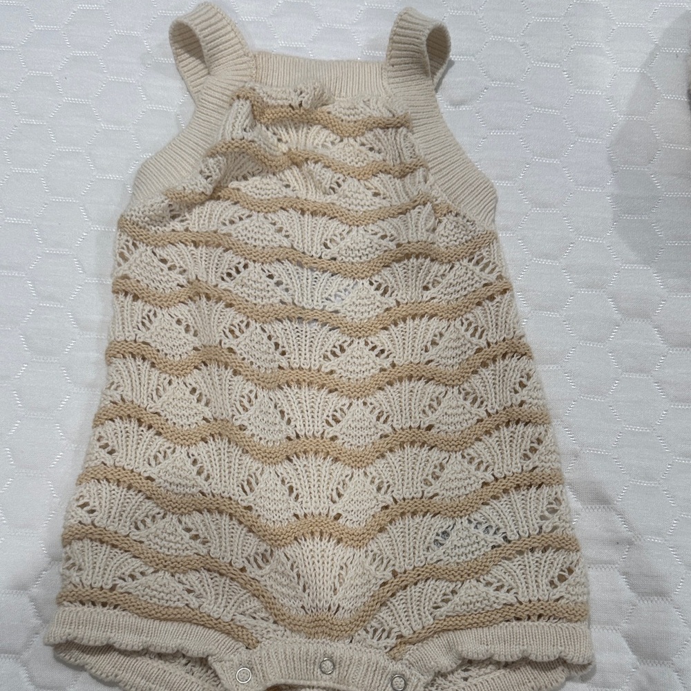 Old Navy Cream and Tan Knit Bodysuit